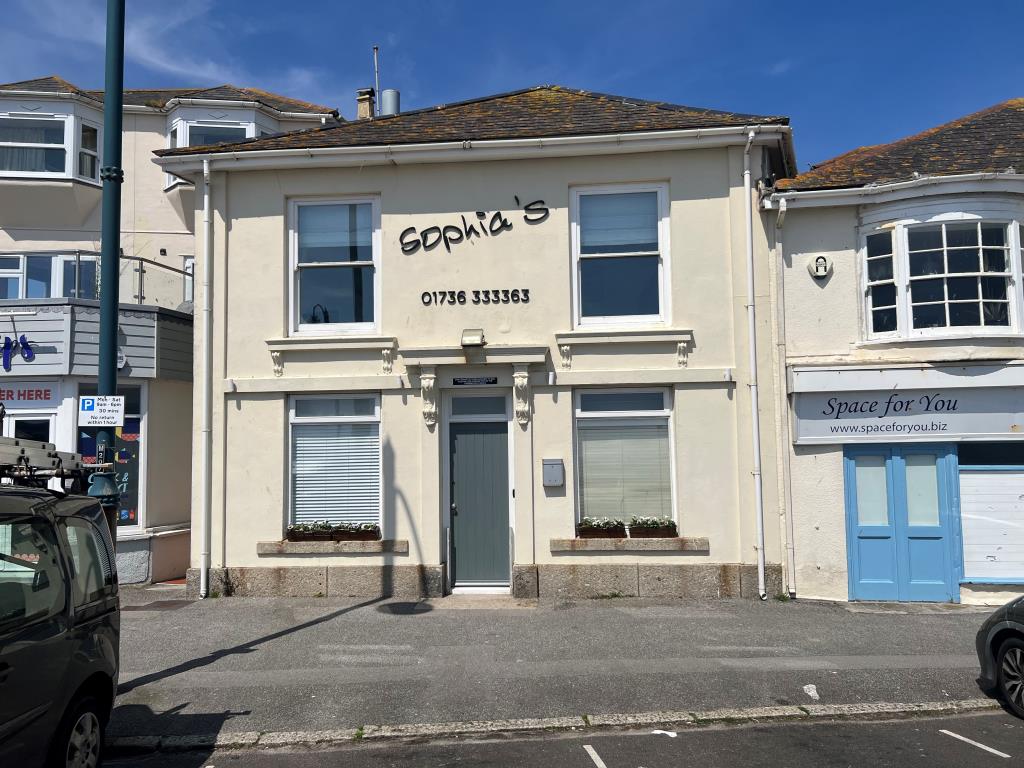Lot: 144 - COMMERCIAL PROPERTY WITH THREE SELF-CONTAINED LETTING UNITS ENJOYING SEA VIEWS - Front elevation
